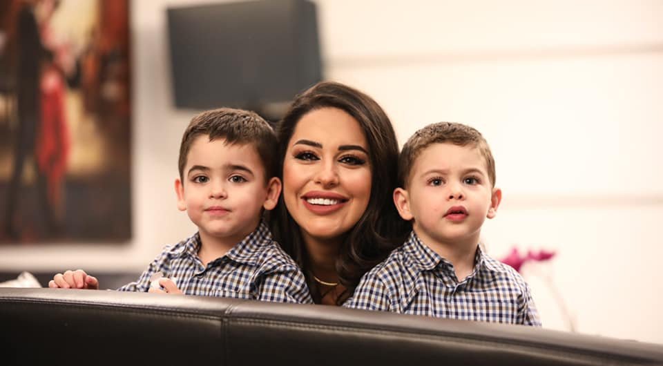 صورة مميزة: شاهد ال العاملات في منزل الفنانة مي مطر يُصبن بكورونا وهذه حال مي وأولادها !