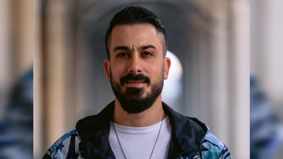 الفنان أحمد العقاد يستعد لإطلاق أغنيته الجديدة مني آسف