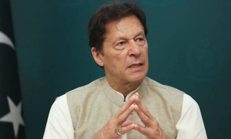محكمة باكستانية تقضي بسجن عمران خان 3 سنوات بعد إدانته بتهم تتعلق بالفساد