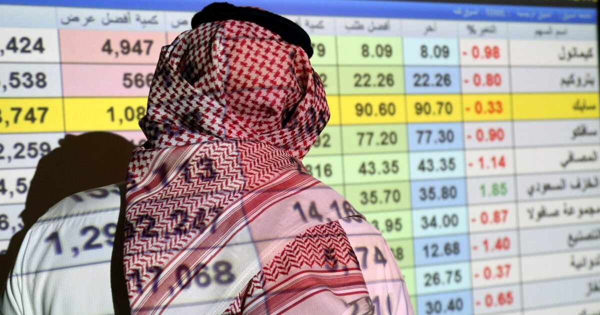 ارتفاع عوائد الخزانة الأميركية وضغوط الفائدة يثقلان كاهل بورصات الخليج