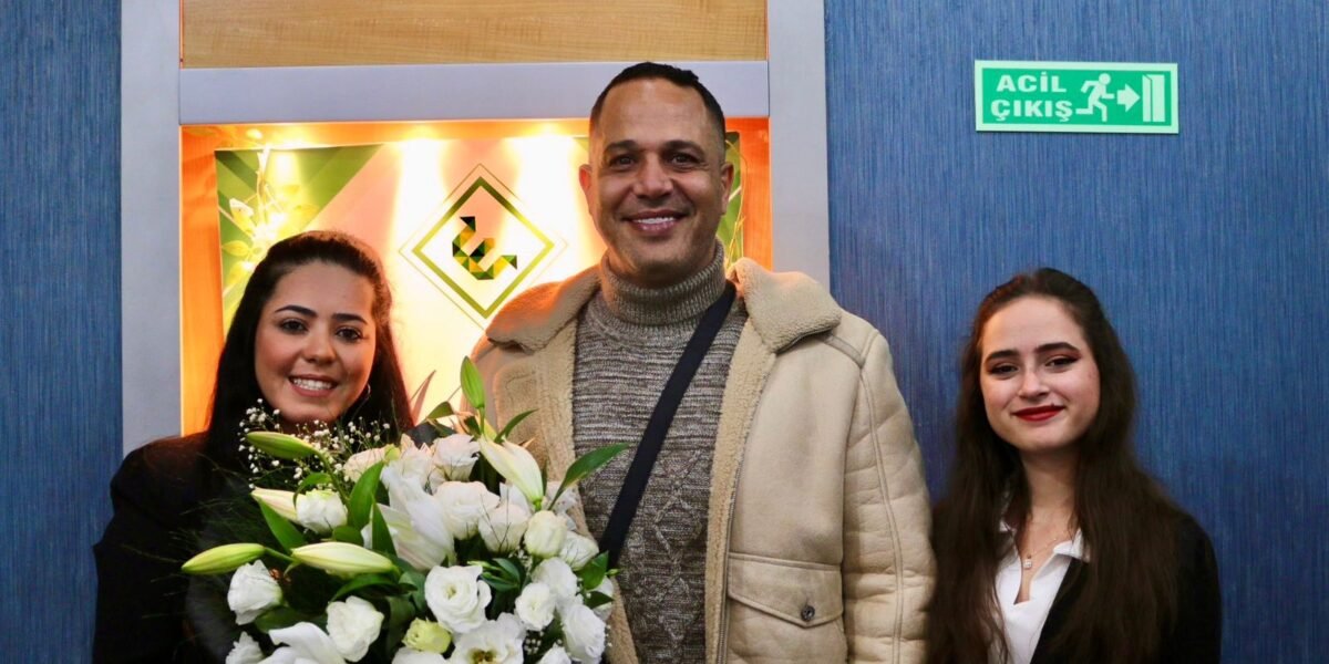 الفنان مصطفى درويش في زيارة لمقر شركةWe earn fanince