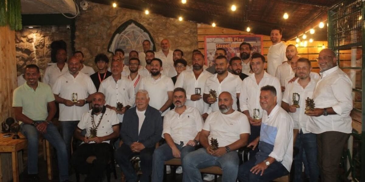 تكريمات رياضية تاريخ يكتبه لاعبو الرياضي في Backyard Café