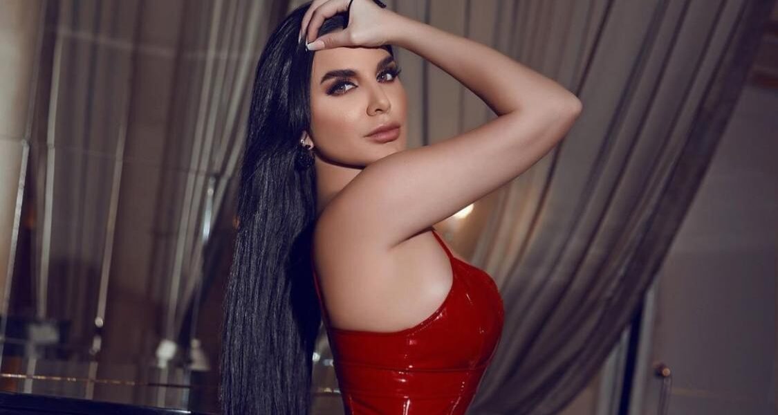 Model Mira Loves Distinction and Differences in all Domains of Life