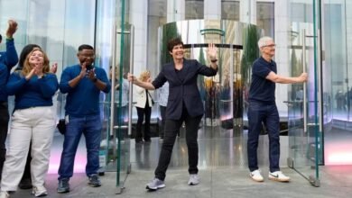 إليكم المبلغ الذي حققه تيم كوك وغيره من المسؤولين التنفيذيين في شركة Apple العام الماضي