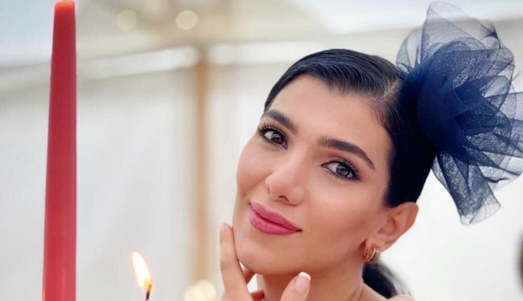 صورة مميزة: الإعلامية أنوار أبو حمدان تلفت الأنظار باعتمارها هذه القبعة!