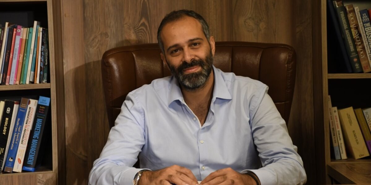 الدكتور خالد غطاس بين الغربة و الوطن