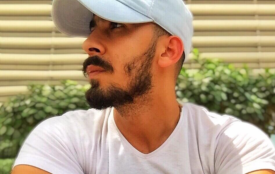 المزيّن هاني مقهور شاب لبناني متعدد المواهب