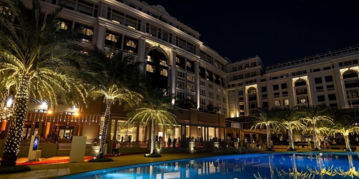 صورة مميزة: بلازو فيرساتشي دبي يفتتح خيمة حكايات الرمضانية