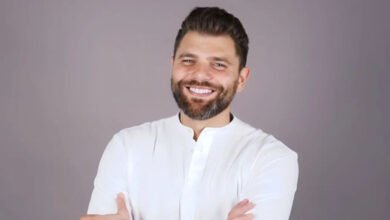 بمقطع الفنان ميشال قزي يهنئ والدته بمناسبة عيد الأم