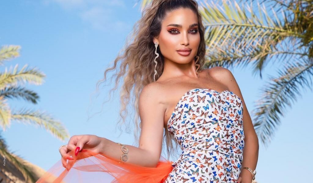 صورة مميزة: بمناسبة عيد ميلادها.. الموديل السعودية شيرين مكي نقشبندي تخضع لجلسة تصوير مع الم كفاح بلانّي