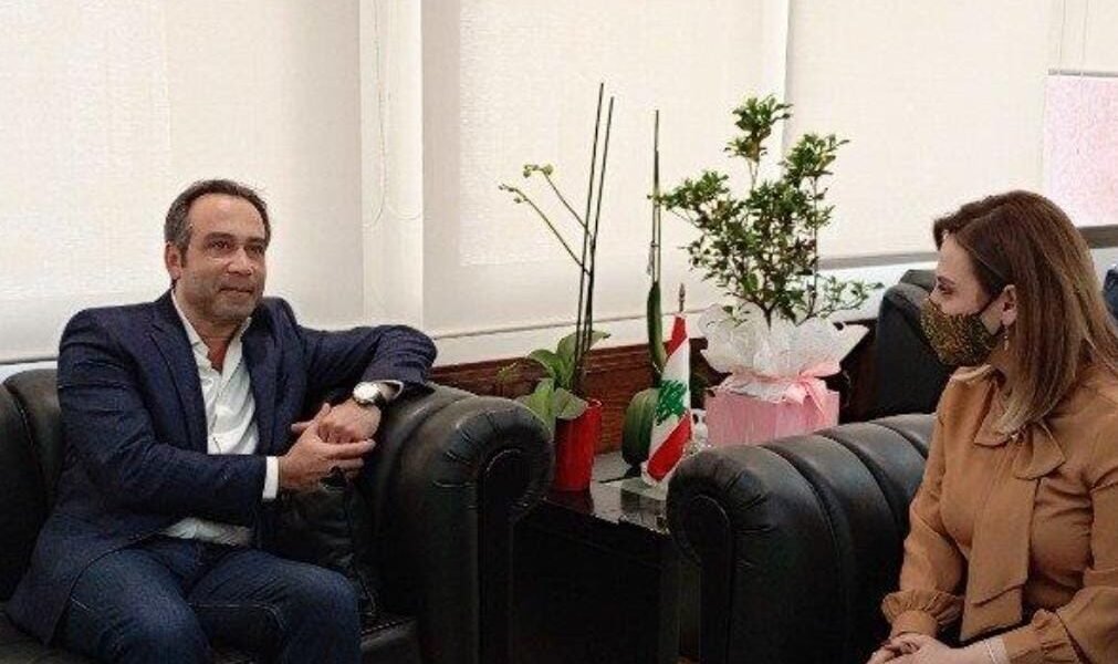 زار رئيس نادي الأنصار نبيل بدر مقر وزارة الشباب والرياضة حيث كان في استقباله الوزيرة فارتينيه أوهانيان.