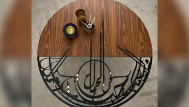 طاولة الخط العربي تحفة إبداعية من توقيع شركة Dania D Design