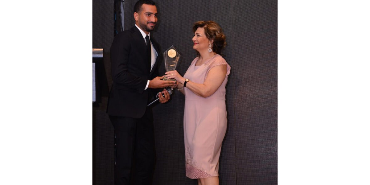مهرجان AFDAL الدولي يقدم جائزة أفضل ممثل و مطرب مصري شاب للفنان محمد الشرنوبي - صورة مميزة صورة مميزة: مهرجان AFDAL الدولي يقدم جائزة أفضل ممثل و مطرب مصري شاب للفنان محمد الشرنوبي